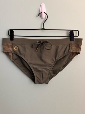 Men’s TEAMM8 Skipper Swim Brief – Olive Green Mesh Side Panels – Size L (34-36)